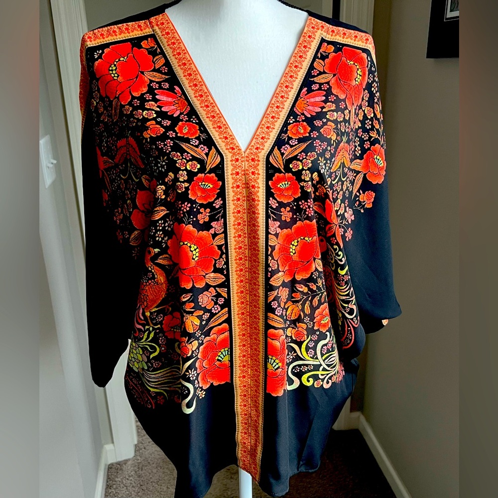 NWOT Rose & Olive L Gorgeous Art-Deco Print Batwing Blouse